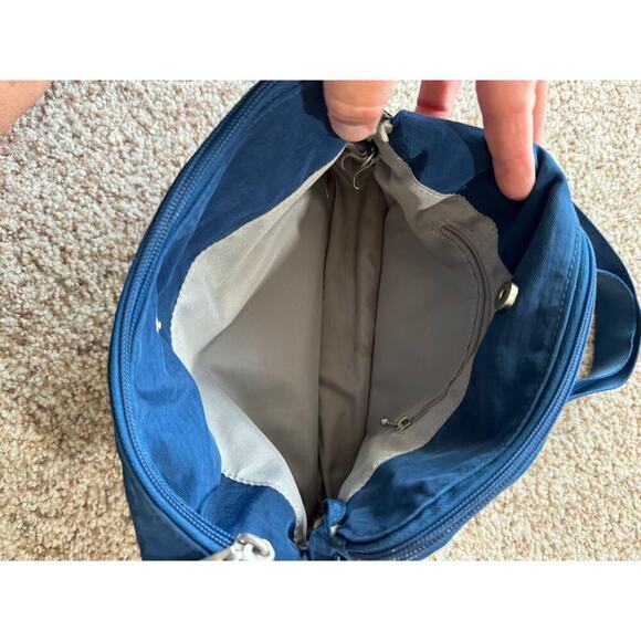 Baggallini Crossover Crossbody, Navy blue, lots of pockets! - Picture 10 of 10